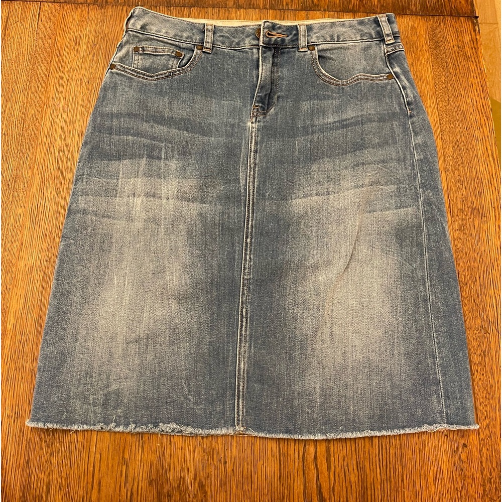 Denim frayed hem skirt